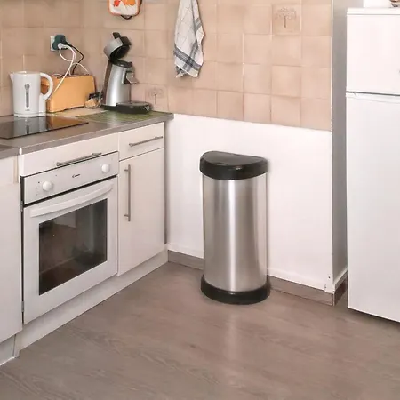 Lumineux Dans Le Centre De Avec Balcon. Apartamento *