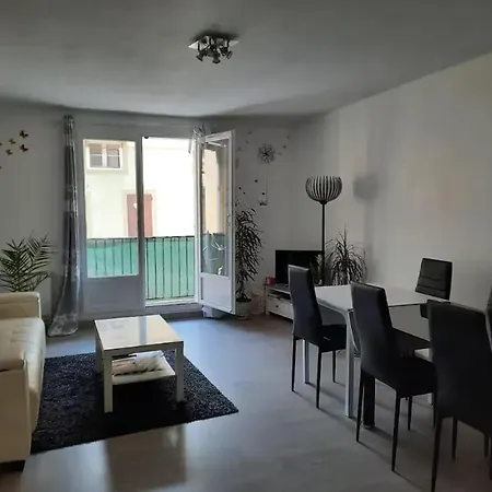 Lumineux Dans Le Centre De Avec Balcon. Lägenhet *
