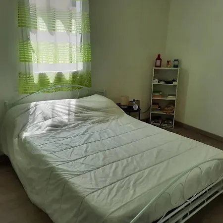 Lumineux Dans Le Centre De Avec Balcon. Apartamento *