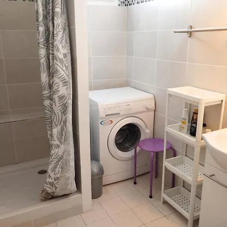 Lumineux Dans Le Centre De Avec Balcon. Apartman *