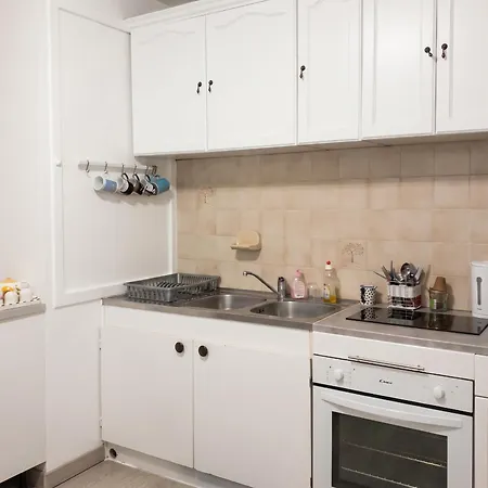 Apartman Lumineux Dans Le Centre De Avec Balcon. *
