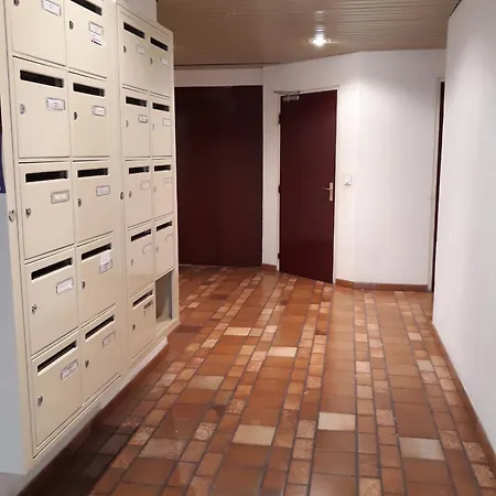 Lumineux Dans Le Centre De Avec Balcon. Apartman *